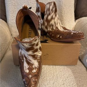 Myra cowhide boots